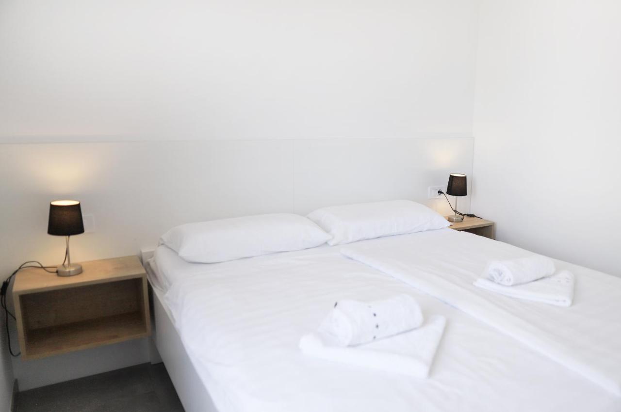 Apartments Terra Sun With Private Pool Or Jacuzzi Njivice Eksteriør billede