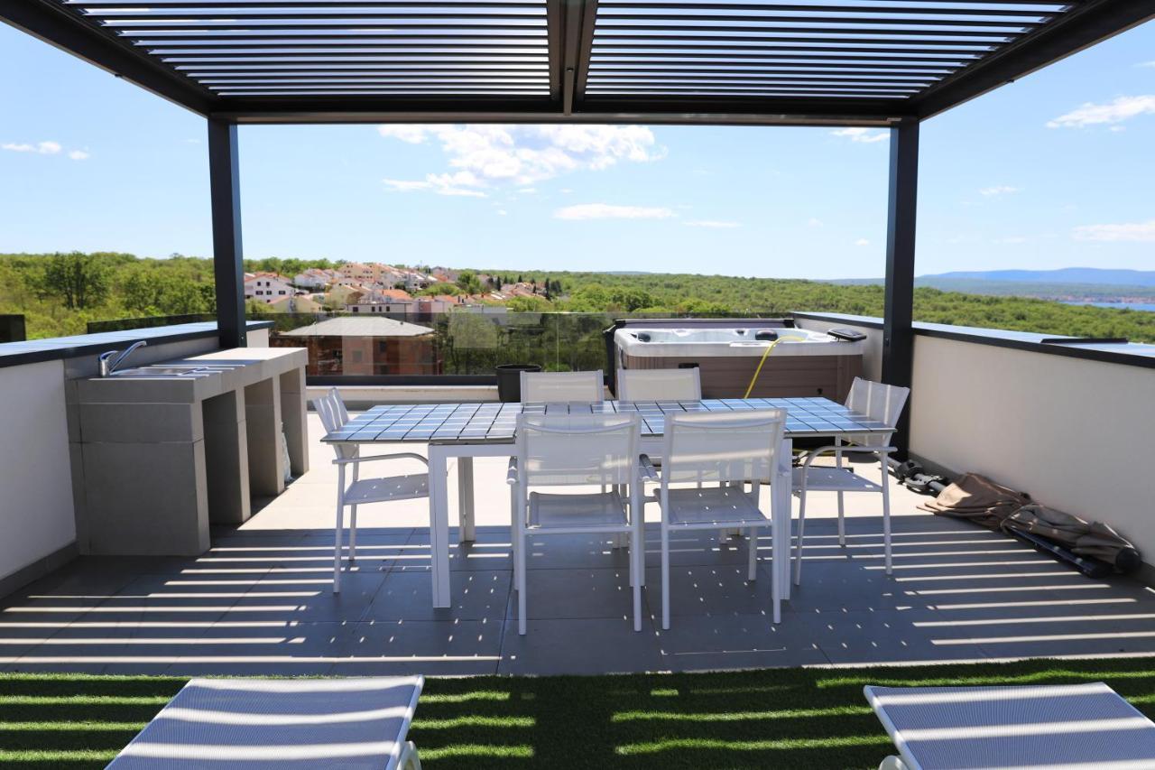 Apartments Terra Sun With Private Pool Or Jacuzzi Njivice Eksteriør billede