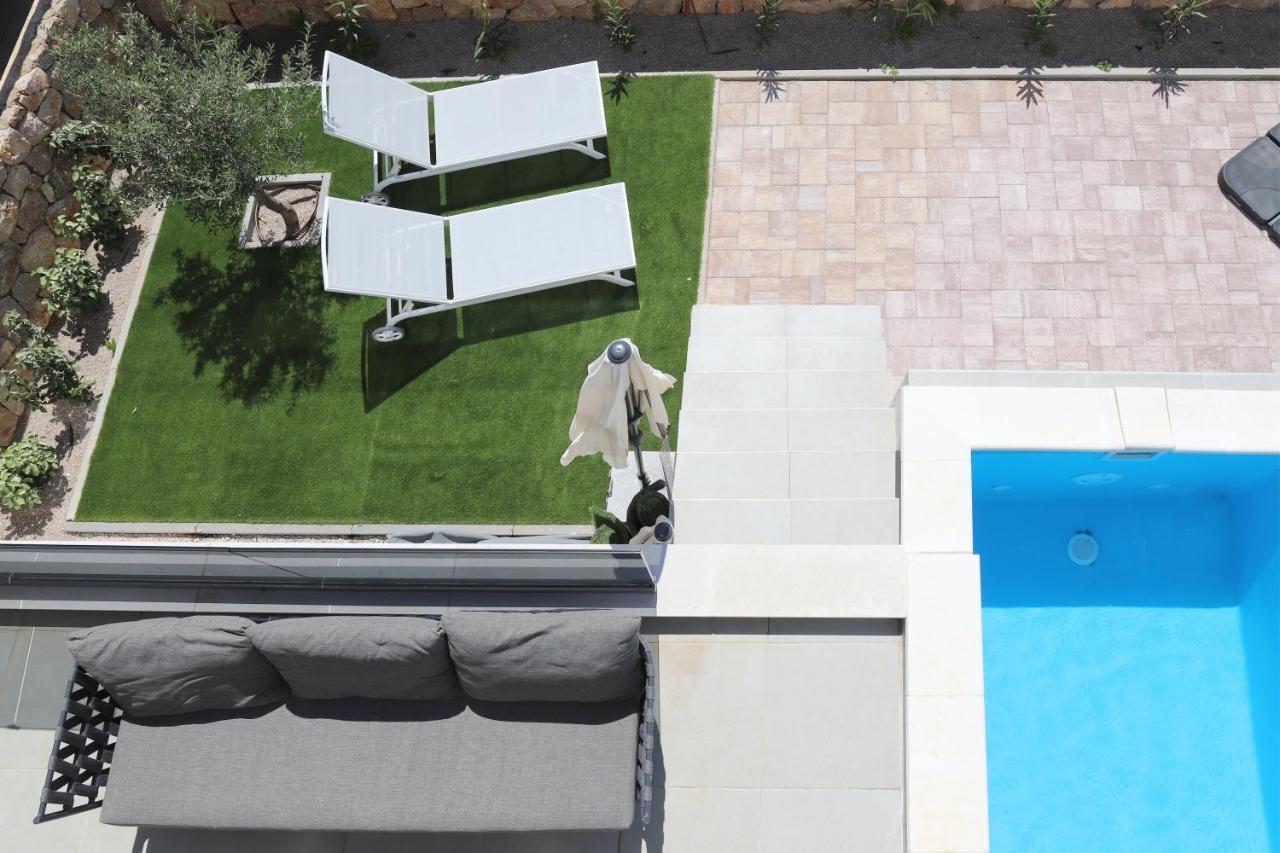 Apartments Terra Sun With Private Pool Or Jacuzzi Njivice Eksteriør billede