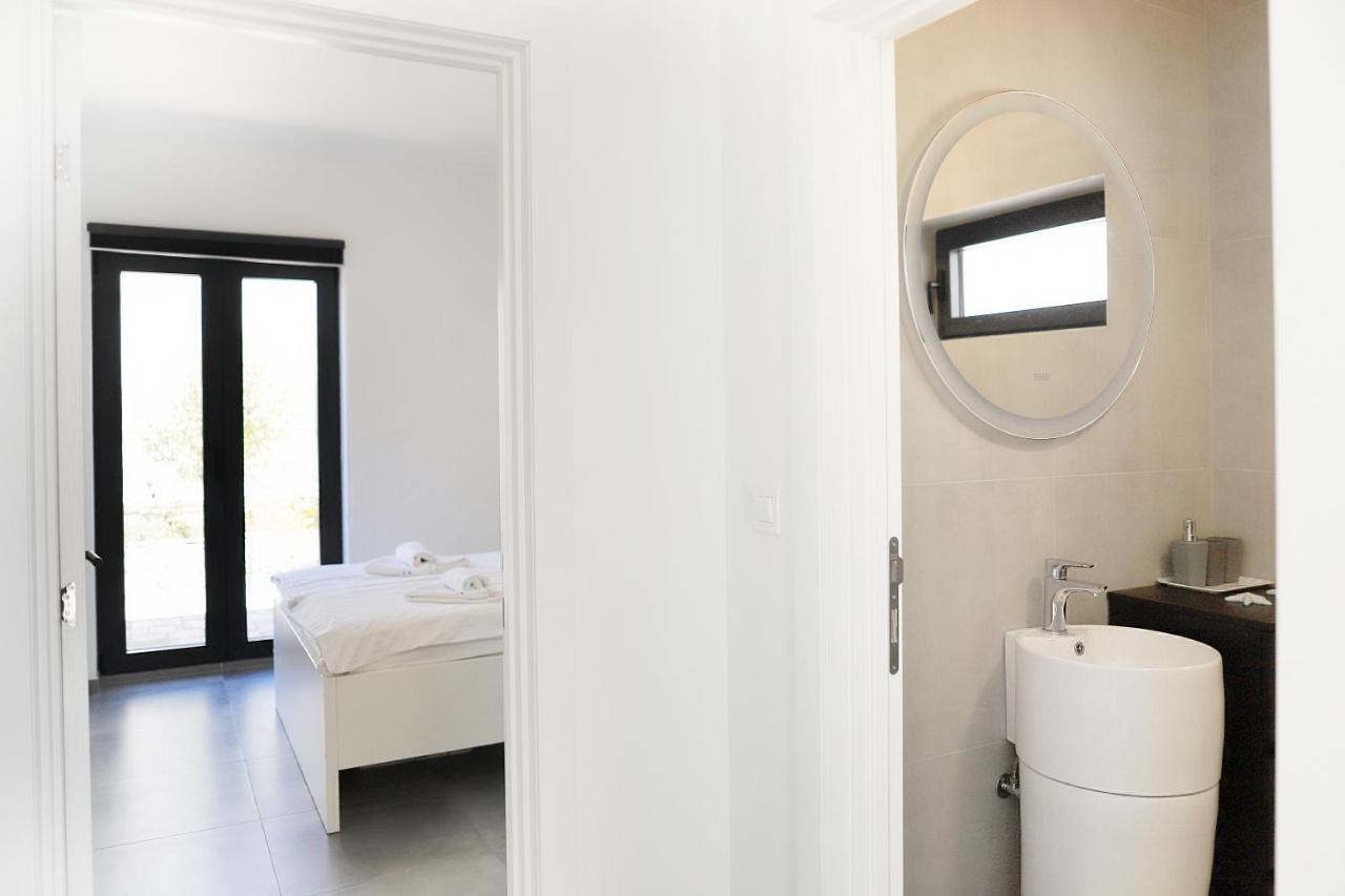 Apartments Terra Sun With Private Pool Or Jacuzzi Njivice Eksteriør billede