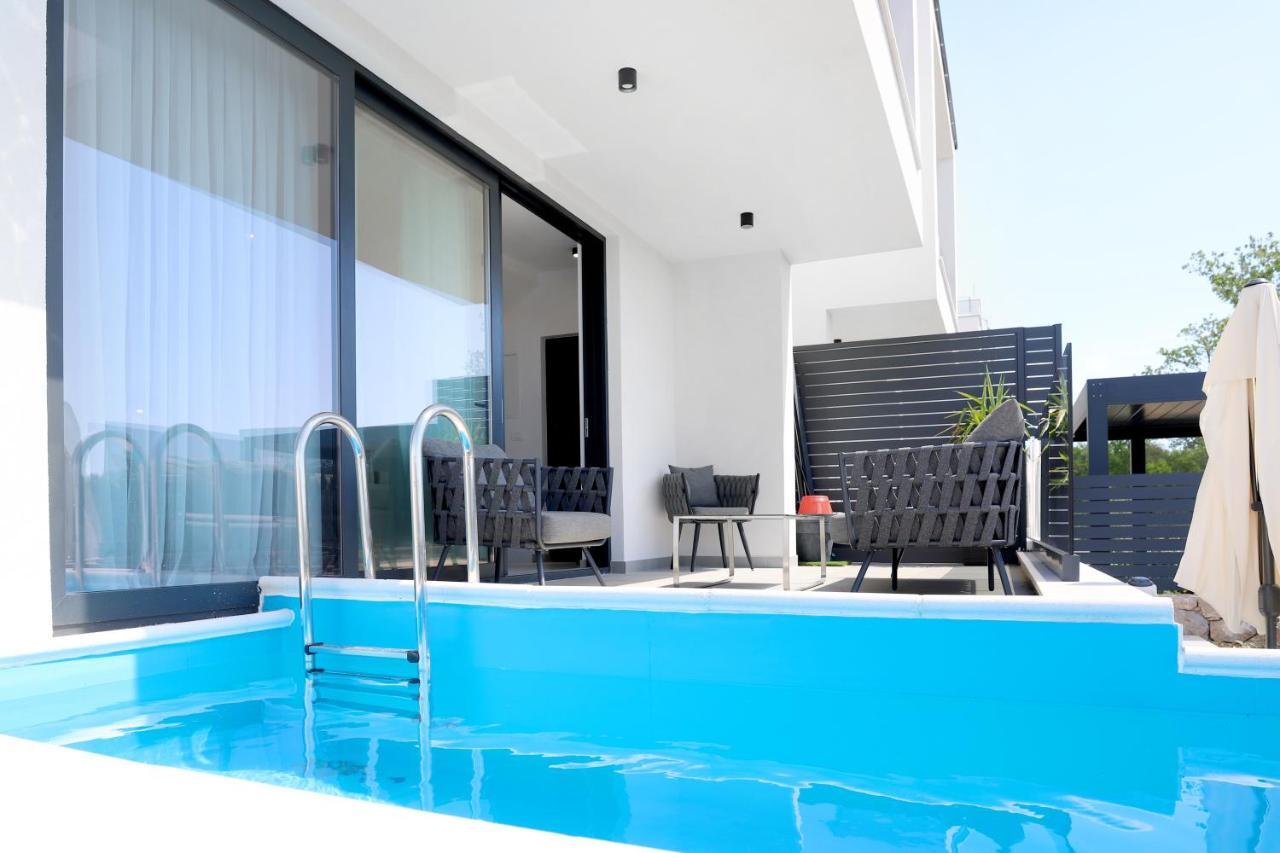 Apartments Terra Sun With Private Pool Or Jacuzzi Njivice Eksteriør billede